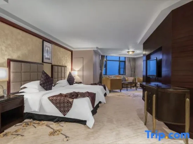 Quadruple Family Suite