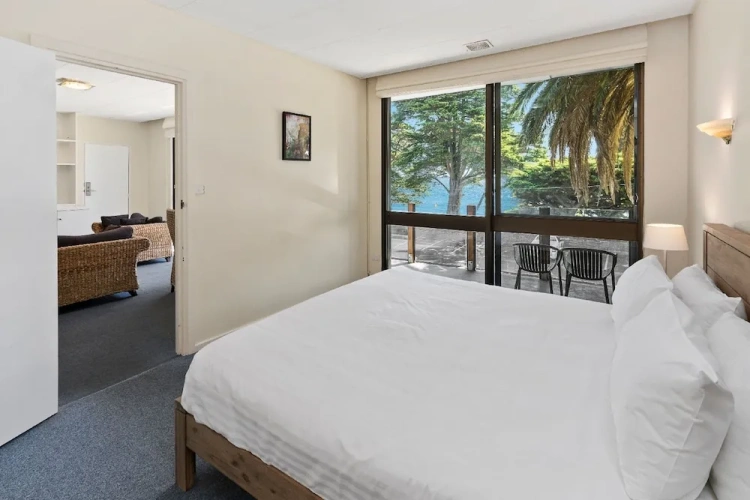 2 Bedrooms Apartment with balcony and with bay view