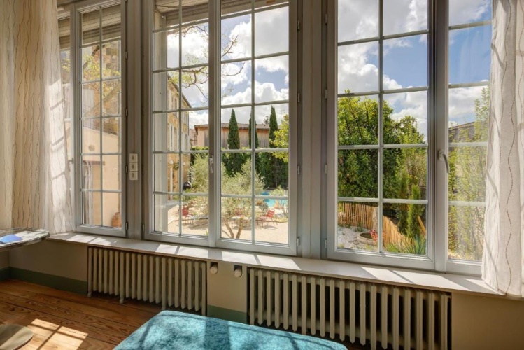 Apartment with garden view