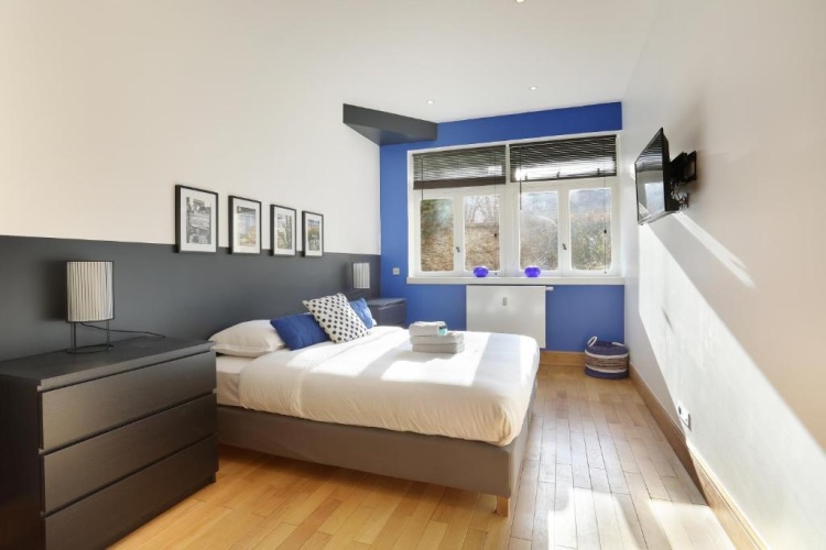 Apartment with garden view