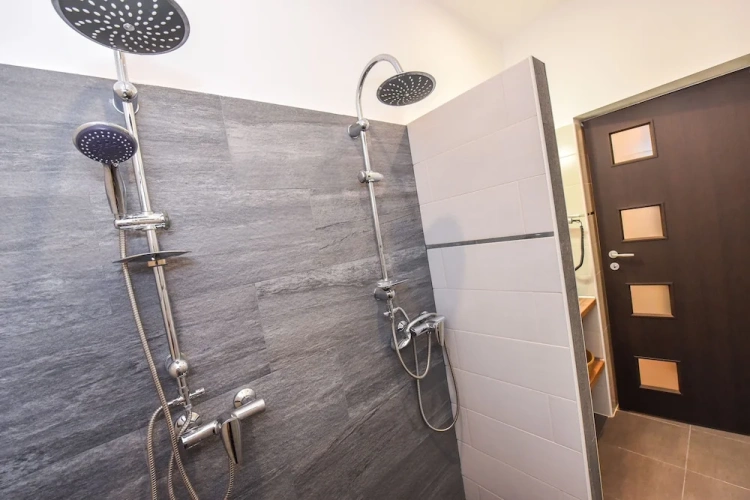 2 Bedrooms Comfort Apartment with balcony and with courtyard view