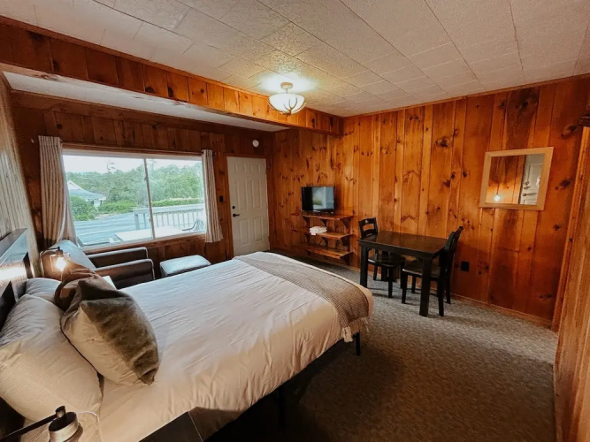 Waters Edge Lodge