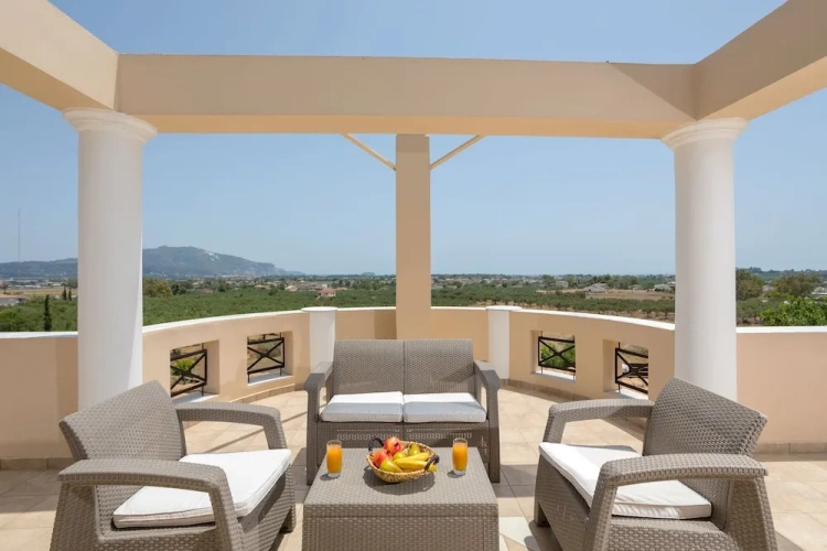 4 Bedrooms Villa