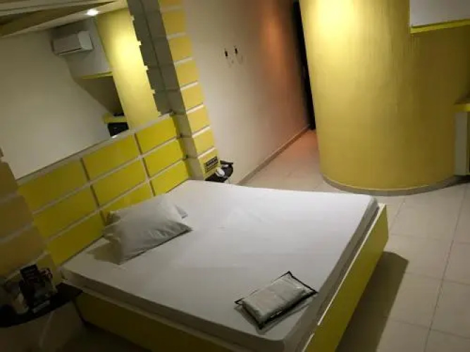Luna Motel