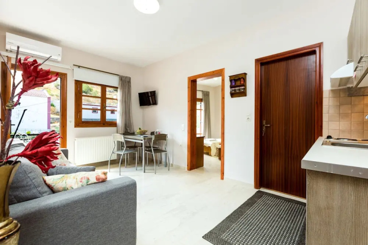 Monopati Apartments