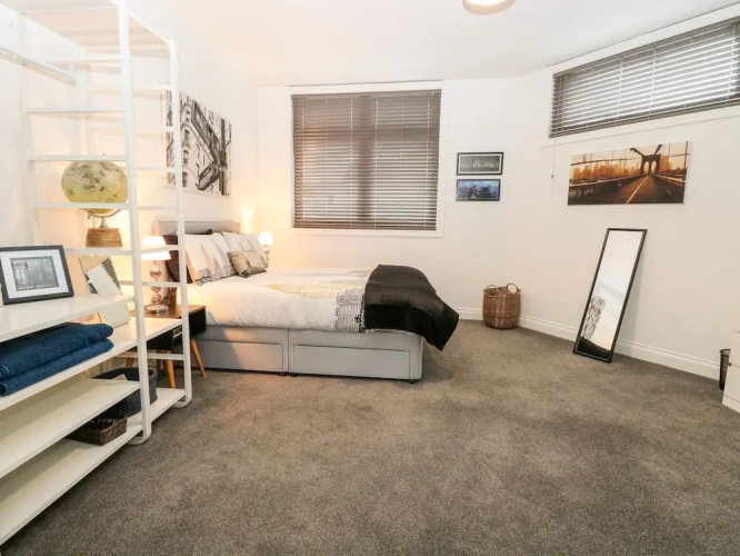 Apartment 7