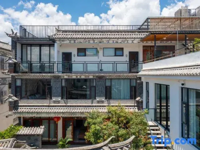 "Bai Nostalgia Courtyard @ Erhai Caicun Pier"