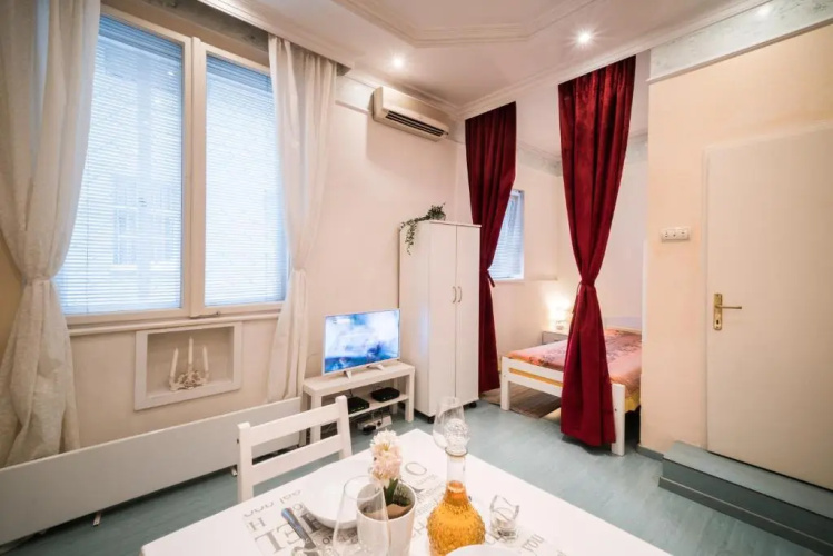 White Pearl Apartment