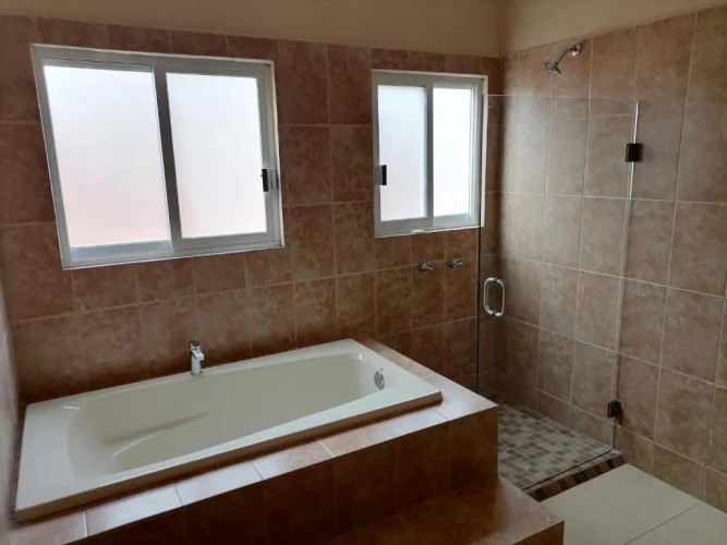 3 Bedrooms Apartment