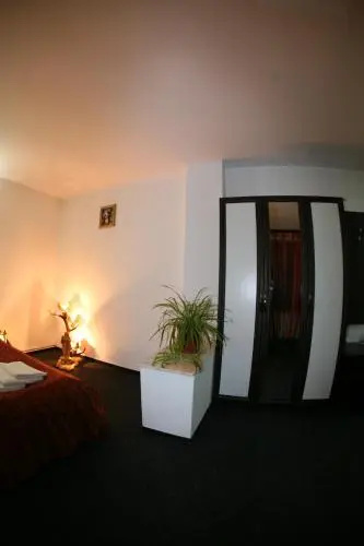 Hotel Maryo Ema