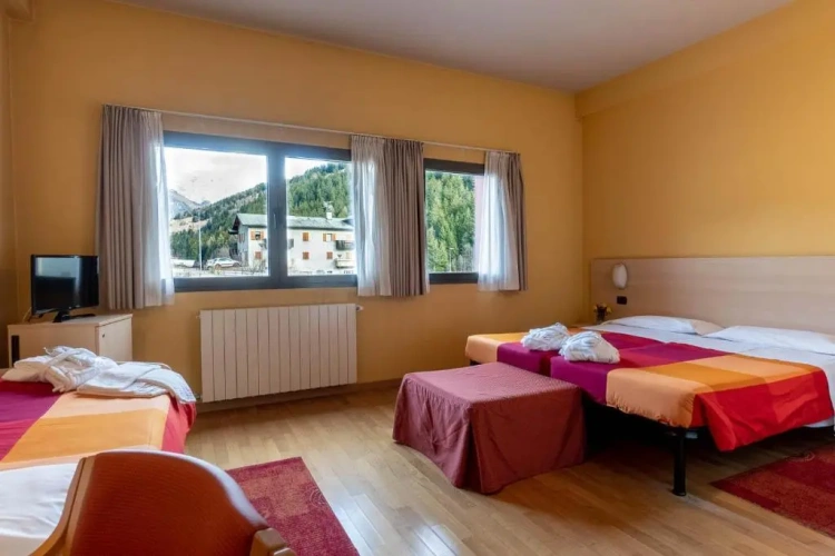 Standard Triple room