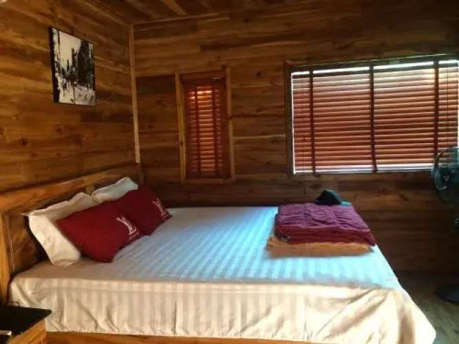 Cat Ba Love House