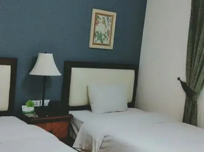 Eiffel Art Hotel
