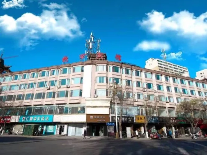 Ease Hotel (Linxia Central Square)