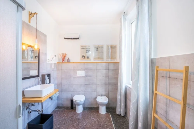 Comfort room