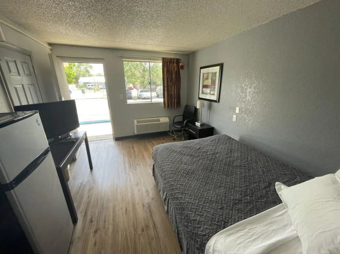 Extend-A-Suites Albuquerque West (ex. Rodeway Inn)