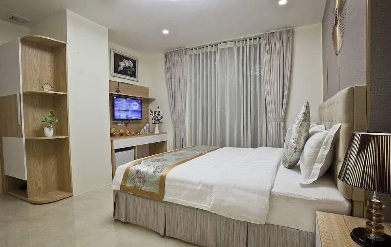 Deluxe Double room with city view
