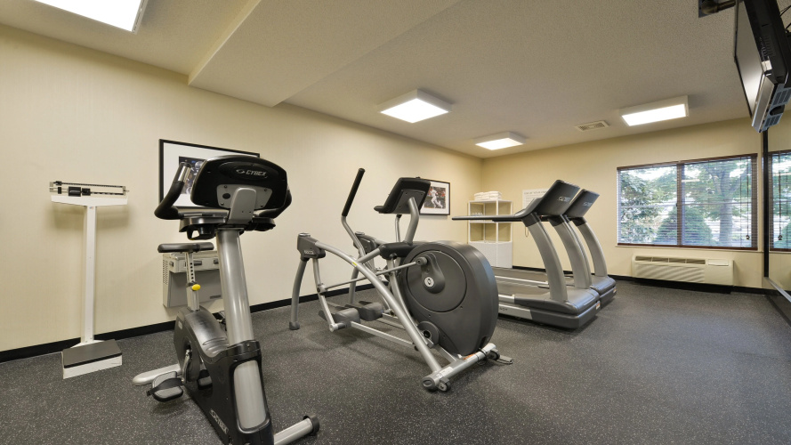 Holiday Inn Express Boston-Milford photo 24