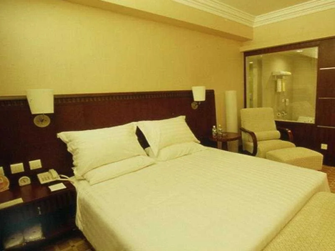Jade Palace Hotel