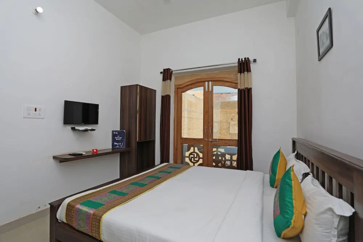 OYO 10132 Hotel Regal Inn