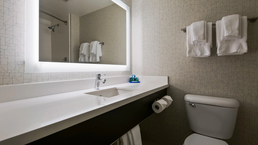 Holiday Inn Express & Suites Everett by IHG