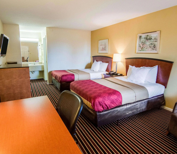 Rodeway Inn & Suites Highway 290 Northwest