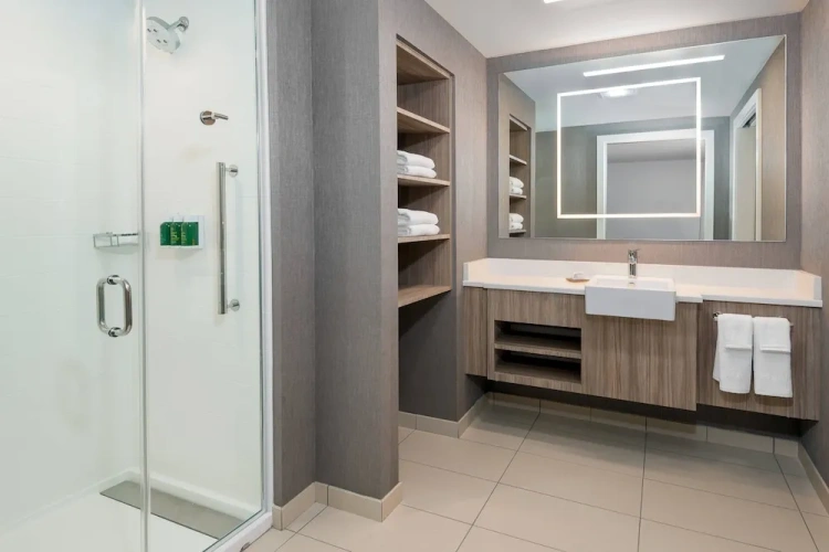 1 Bedroom Suite