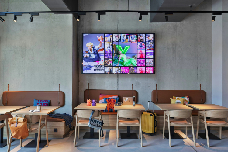 Moxy Hamburg City photo 12