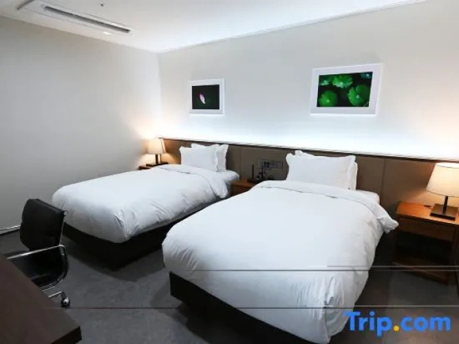 Deluxe Quadruple Suite