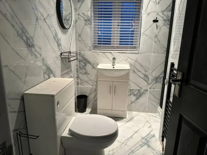 House - Sleeps 5 - Garden - Parking