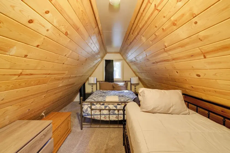 Hike, Ski & Sip: Arnold Cabin 4 Mi to State Park!