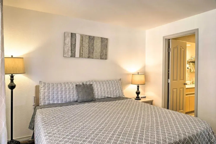 Branson Vacation Rental w/ Sunroom & Water Views