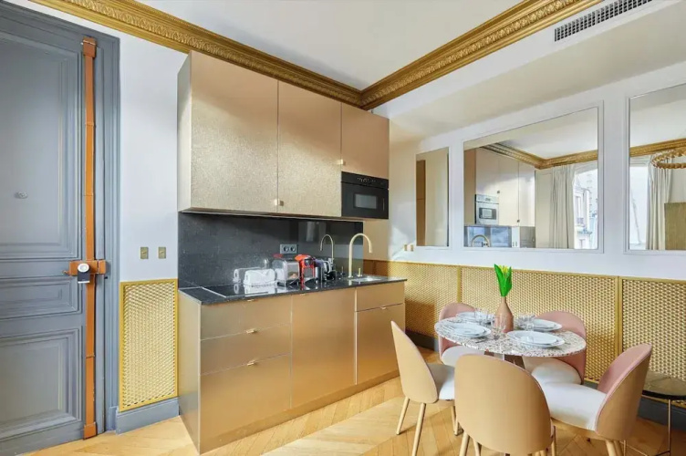 Superb AC- 1bdr Ave Montaigne - Arc de Triomphe by Studio Prestige