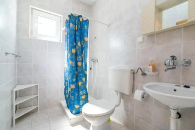 Apartments Boguvila - Two-bedroom Basic Apartment With Terrace -
