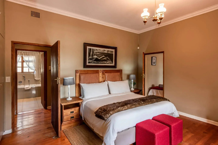 Mooiplaas Guesthouse