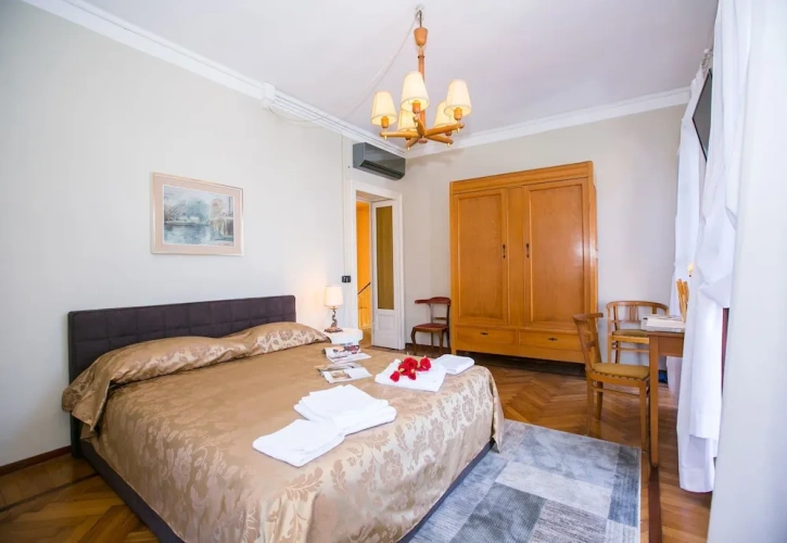 5 Bedrooms Grand Sextuple Family Villa with lake view