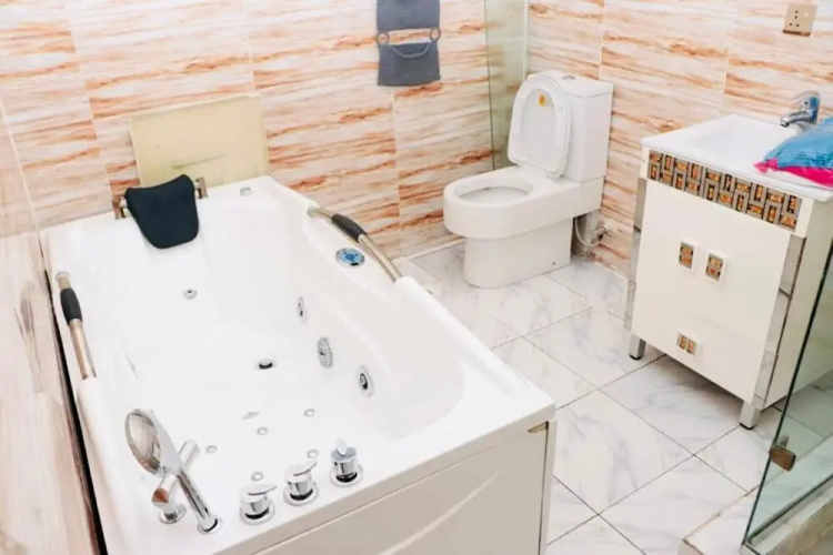 Charming 3-bed House in Lekki