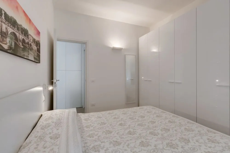 Trastevere White Apartment