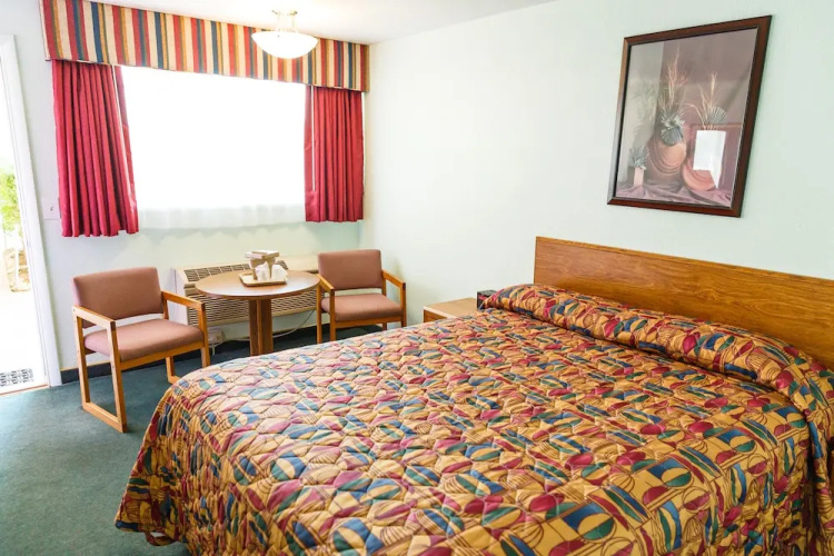 Safari Inn