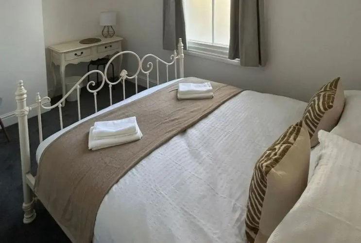 Host Stay Priory Docks Apartment