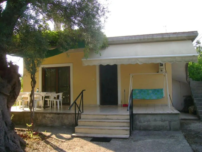 Lefkas house with garden