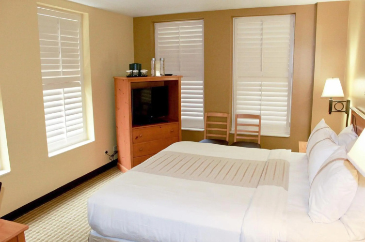 Crockett Hotel