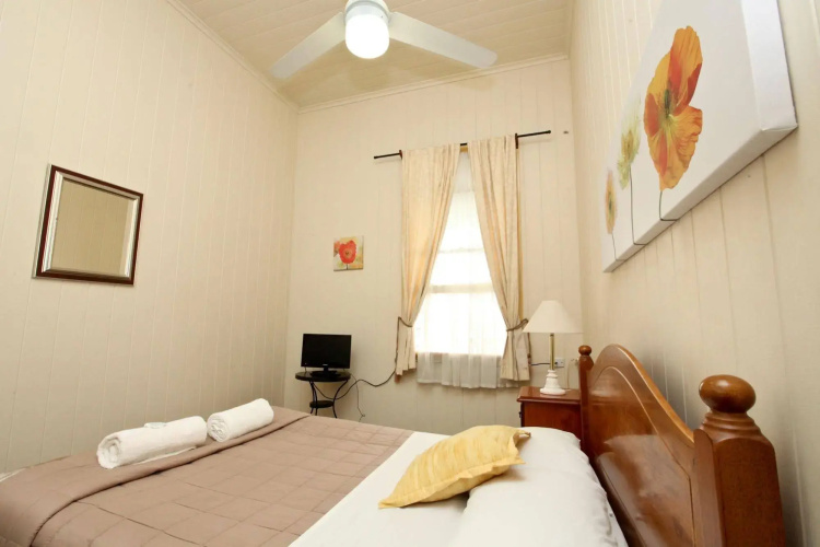 Bowen Terrace Accommodation