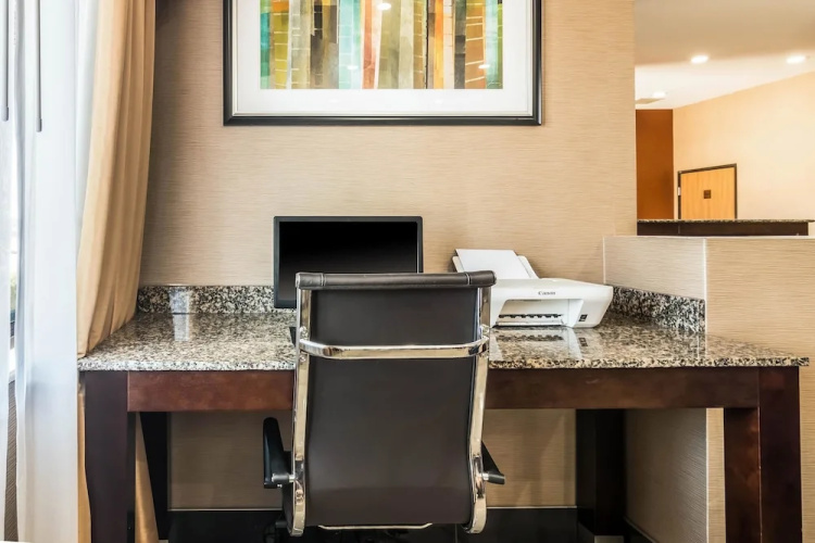 Comfort Inn & Suites Salem