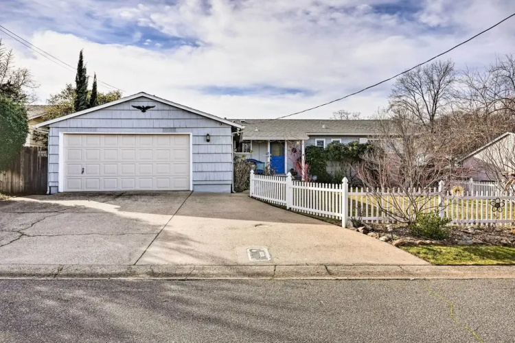 1 Mi to Main Street Sutter Creek: Poolside Oasis!