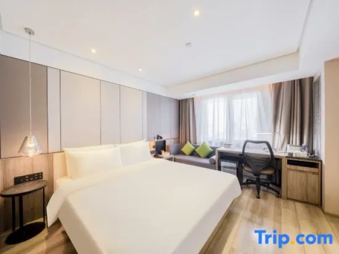 Standard Double room with city view