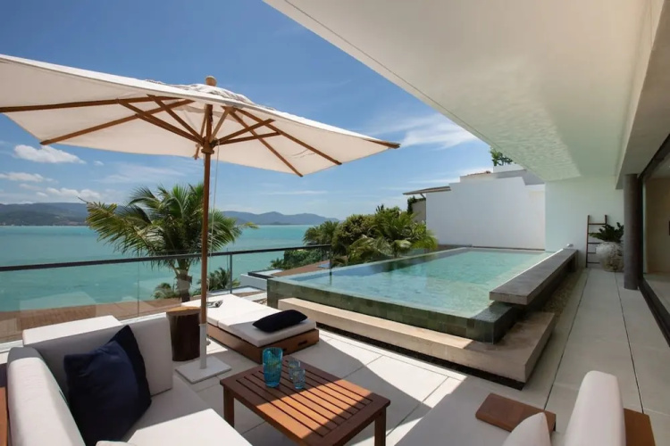 Muscat 3-bedroom Villa With Beach Access