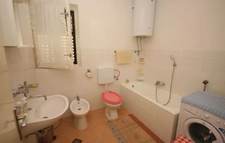 Apartment 773