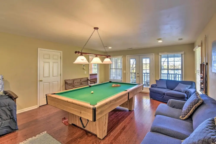 Lake Keowee Escape w/ Dock, Deck & Lake Access!