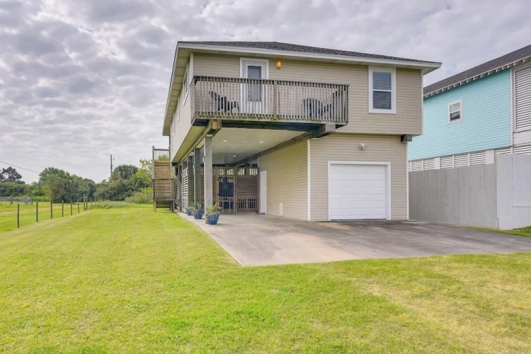 3 Bedrooms Cottage with balcony